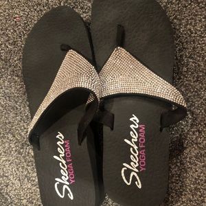 Sketchers yoga foam flips